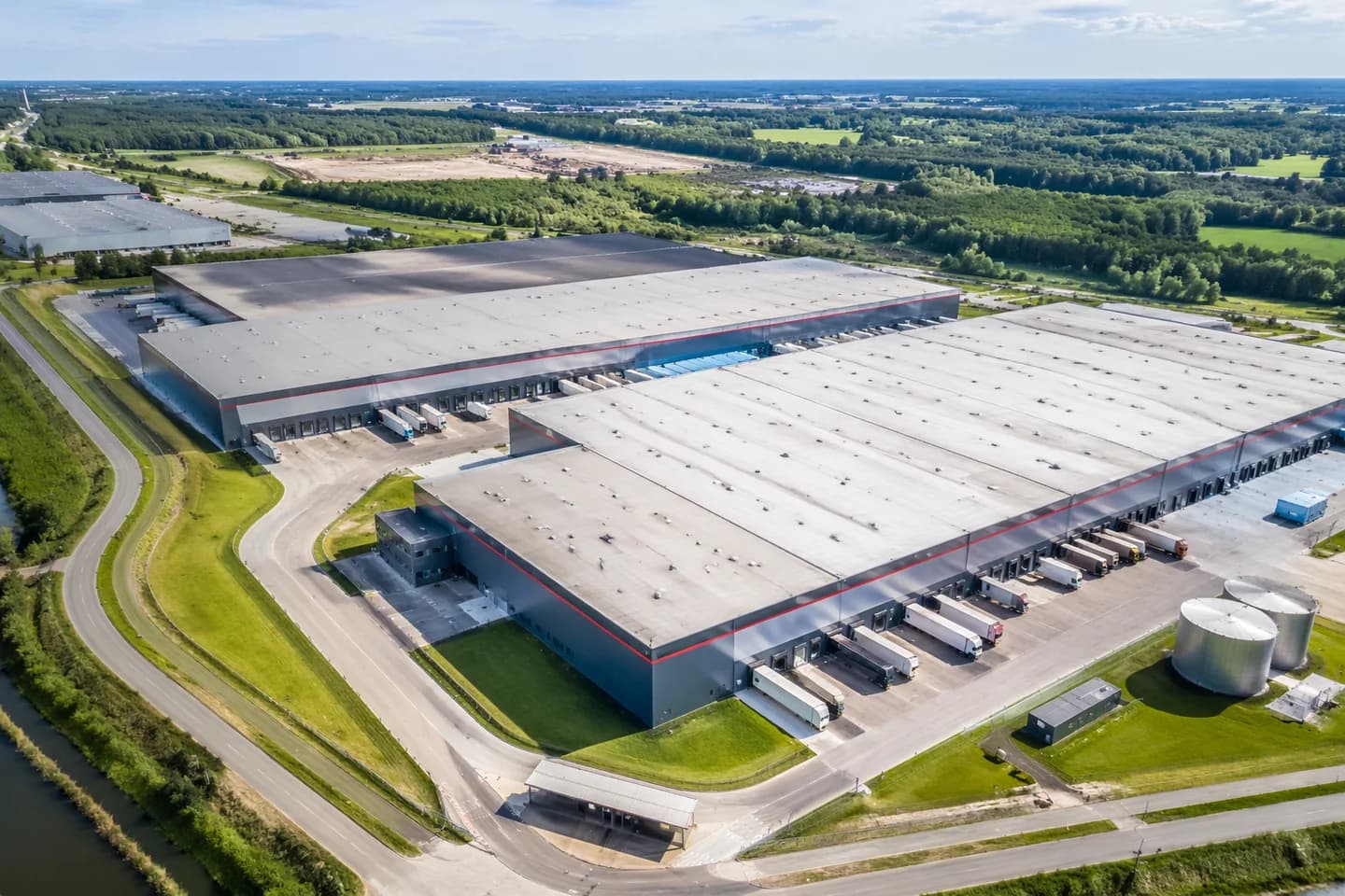 Zaplecze magazynowe i logistyczne wspierające transport drogowy
